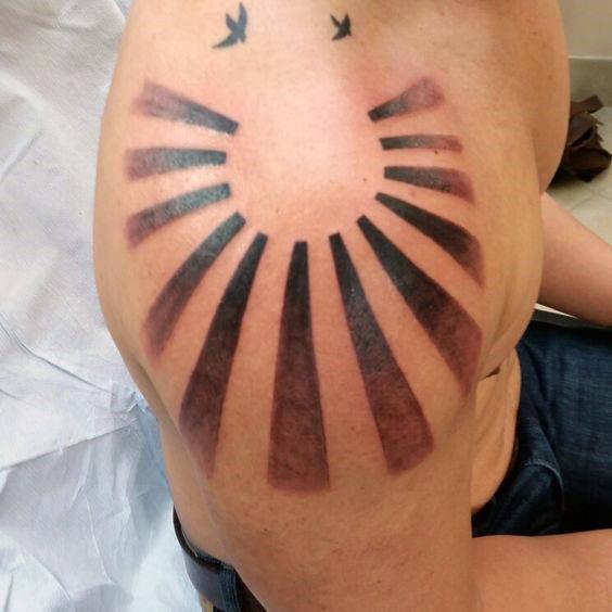 татуировка восходящего солнца 39