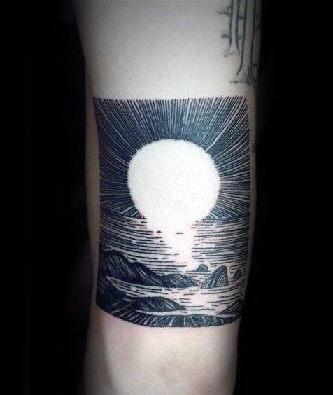 татуировка восходящего солнца 51