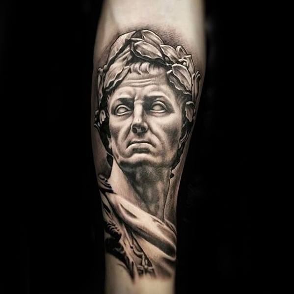 римская статуя тату 103