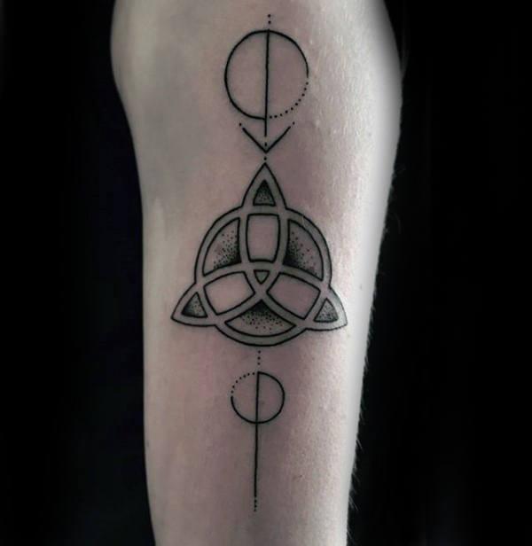 татуировка символ трикетра 09