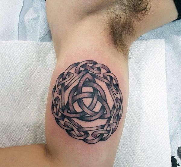 татуировка символ трикетра 17