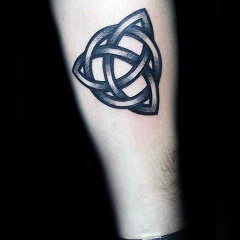 татуировка символ трикетра 37