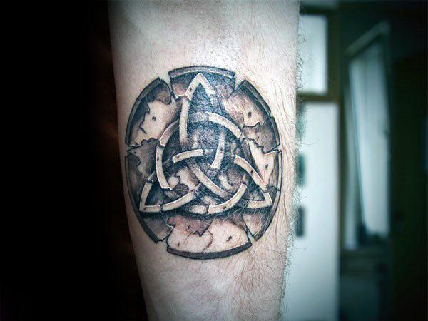 татуировка символ трикетра 43