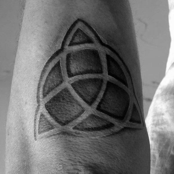 татуировка символ трикетра 55