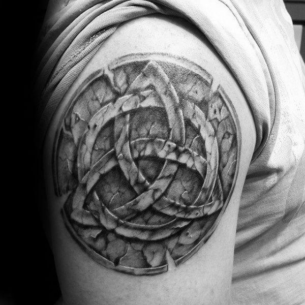 татуировка символ трикетра 81