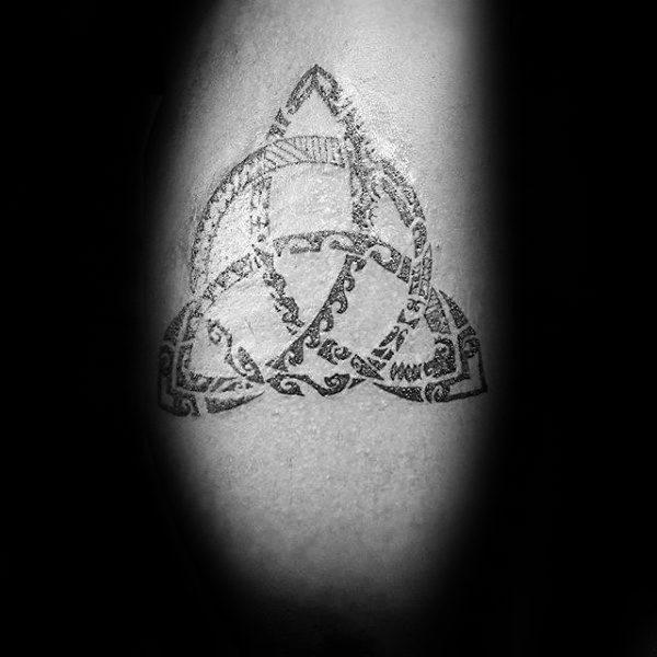 татуировка символ трикетра 87