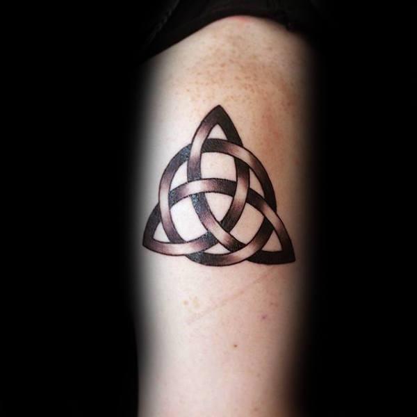 татуировка символ трикетра 89