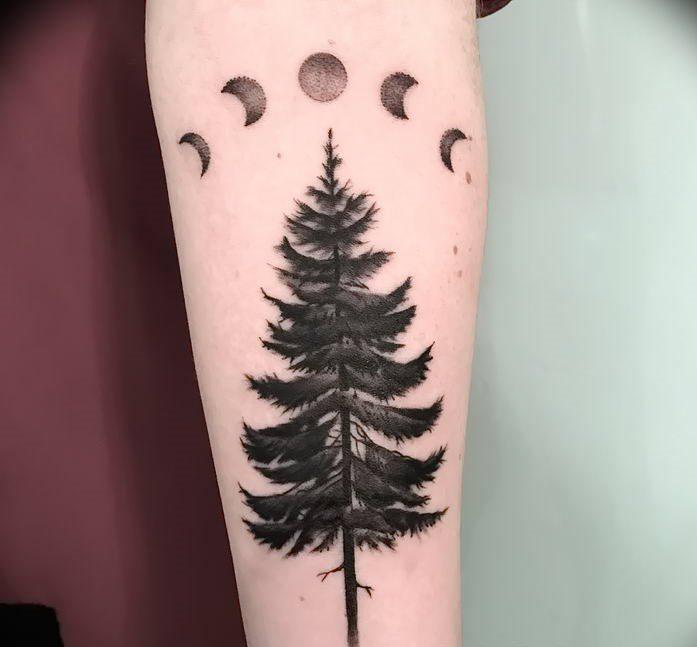 Pine ati tatuu spruce - awọn imọran fun awokose ati itumọ