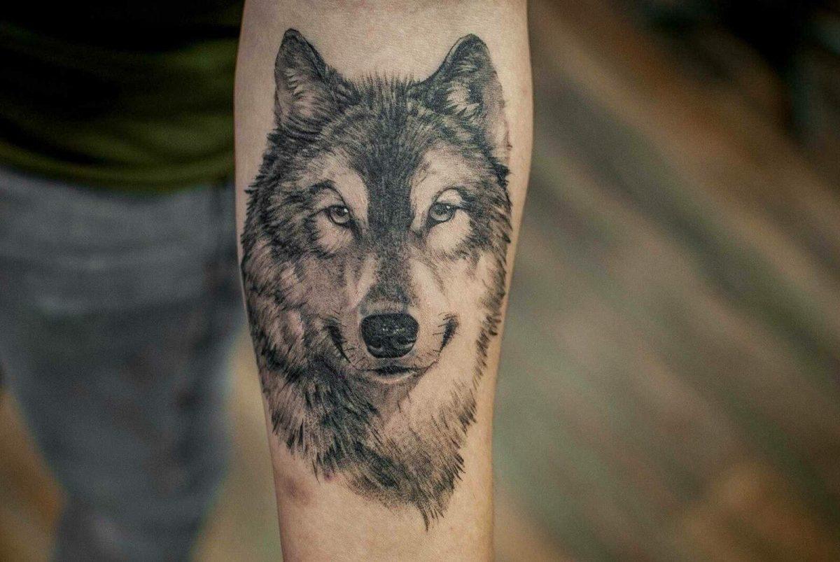 의미가있는 늑대 문신 (여성용)