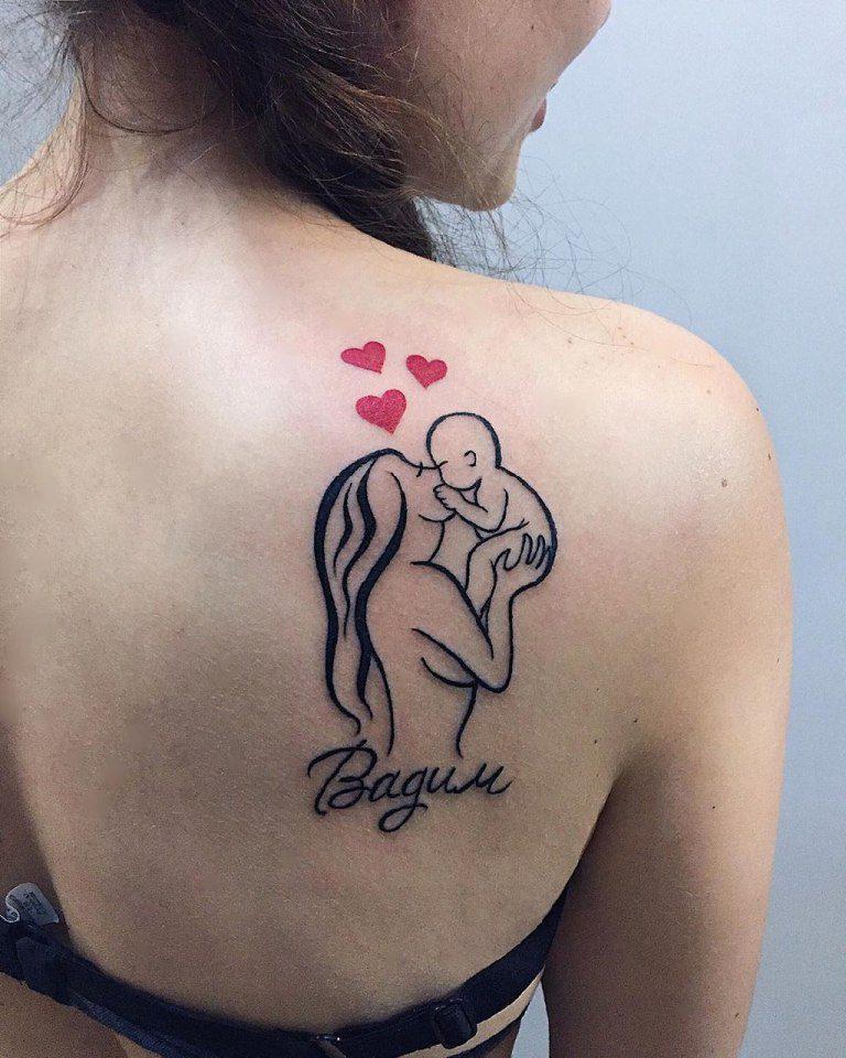 Das Tattoo der Mutter ist ihrem ungeborenen Kind gewidmet