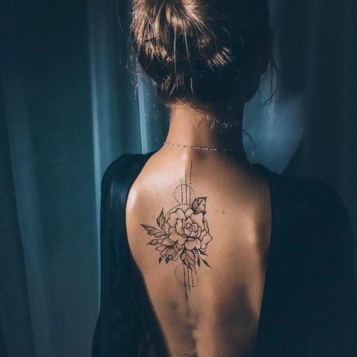 Татуювання для жінок на спині