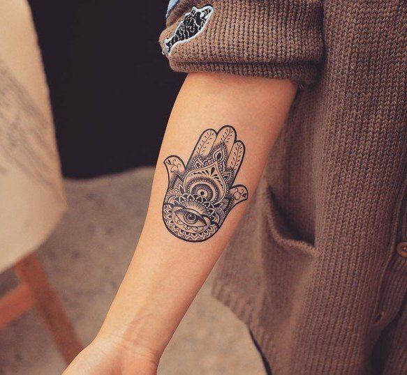 Tatuaggi mano Hamsa: cosa significano e idee per l'ispirazione