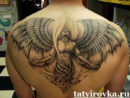 Les tatouages ​​​​au dos et leur signification