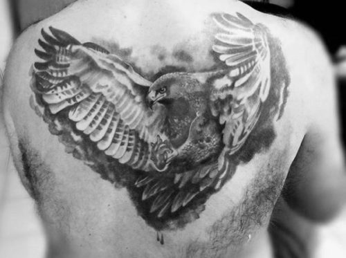 Татуировки орла с невероятным рисунком и их большое значение