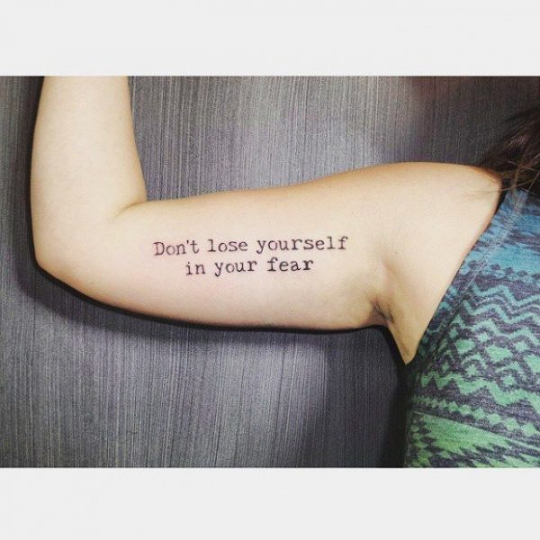 Татуировки с короткими фразами для женщин
