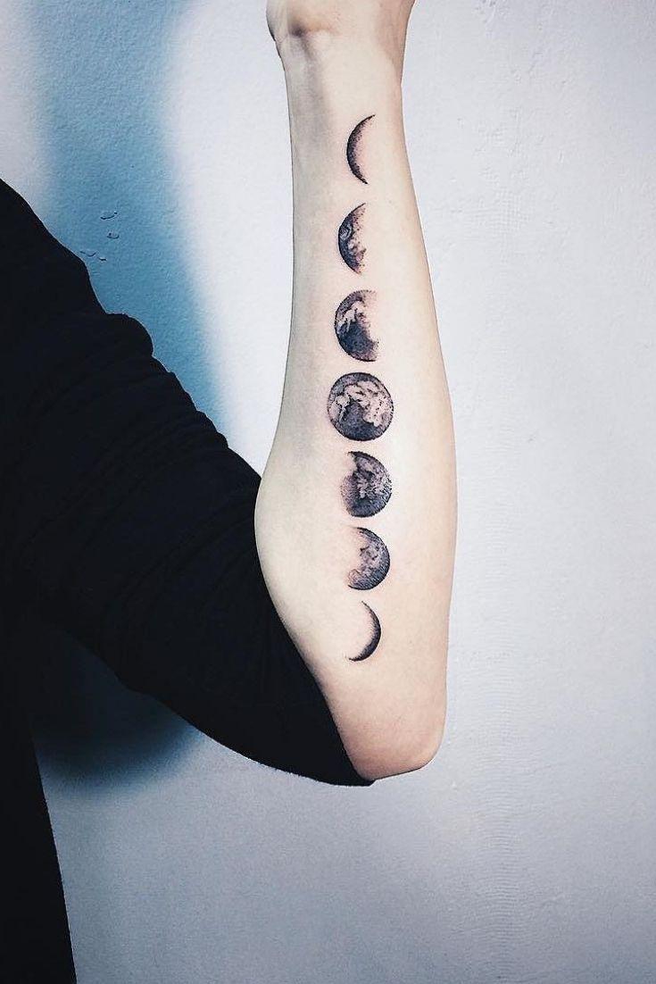 月と月の満ち欠けのタトゥー：写真と意味