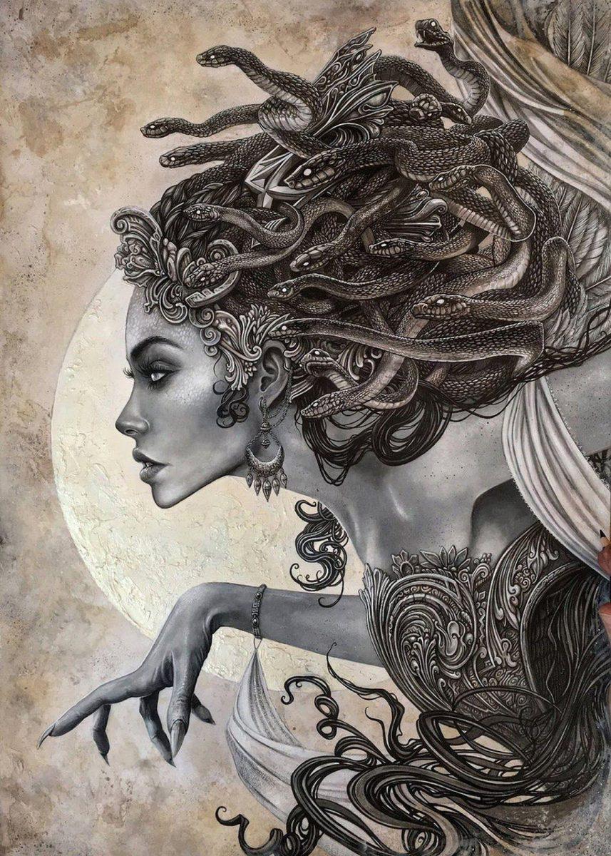Tatuaxe con Medusa, un monstro da mitoloxía grega