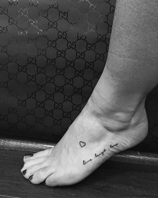 Женские татуировки на ноге [Креативный и оригинальный дизайн]