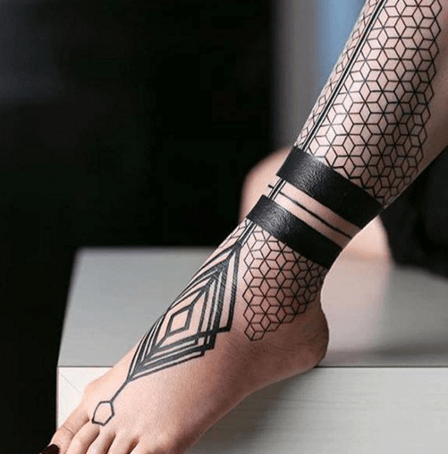 11 абсолютно божественных черно-серых татуировок!