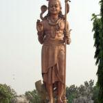 Статуя Шивы с трисулом (трезубцем)