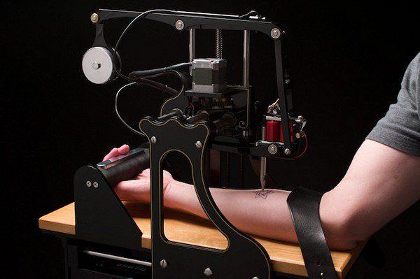 Otomatik Mürekkep: Dini Sembol Dövme Makinesi
