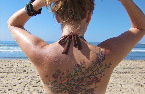 Как наслаждаться солнцем, не повредив татуировки?