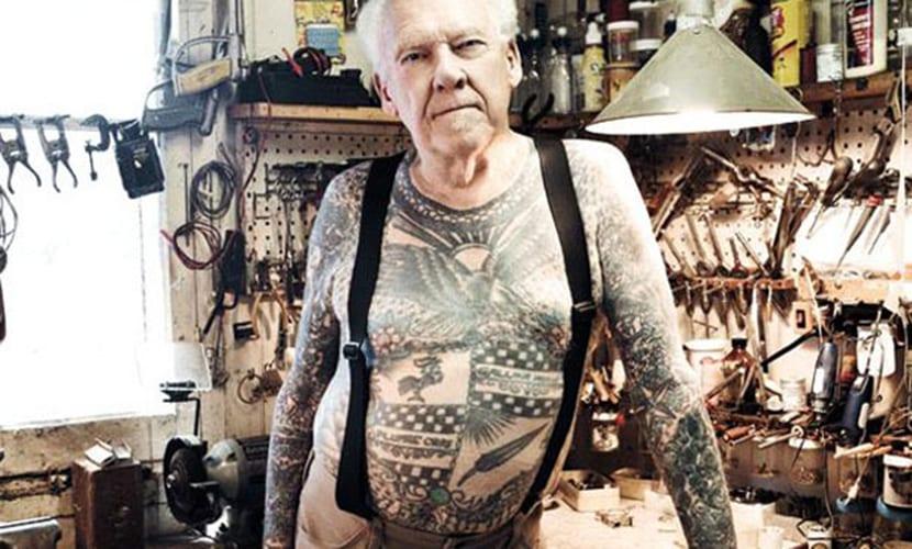 Lyle Tuttle, tatuador dos 7 continentes