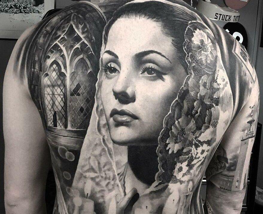 Realistična portretna tetovaža: blizu detalja
