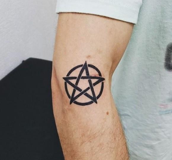 Žvaigždės tatuiruotė: neklyskite