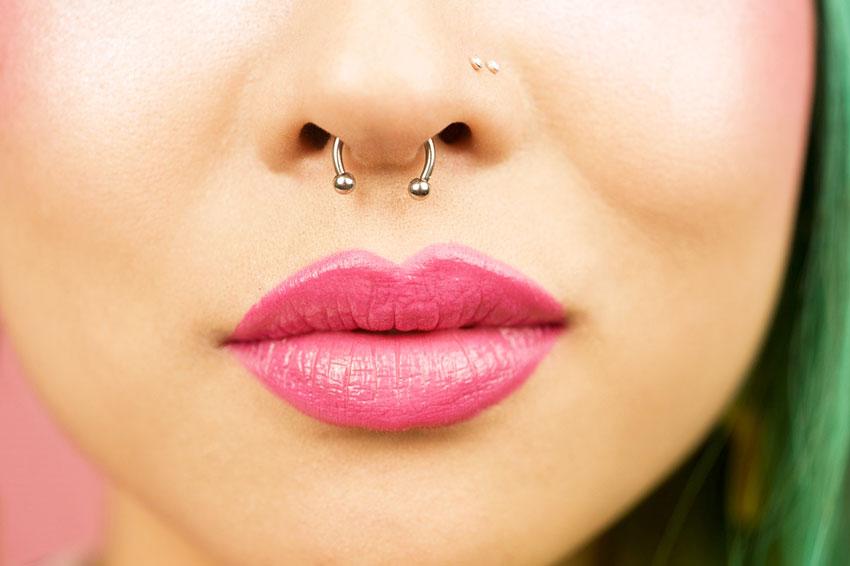 Burun deliği piercingi - bu konuda bilmeniz gerekenler nelerdir?