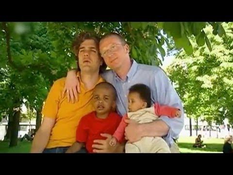 Geju bērnu vecāki - geju un lesbiešu vecāki (VIDEO)