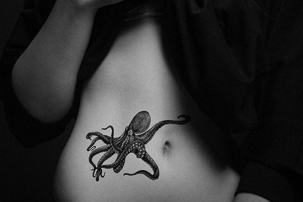 100+ идей татуировки на животе в художественном стиле
