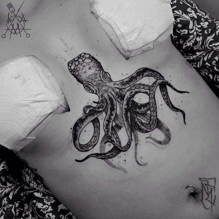 100+ идей татуировки на животе в художественном стиле