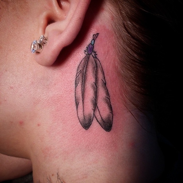 24 increïbles idees de disseny de tatuatges darrere de l'orella (i què signifiquen)
