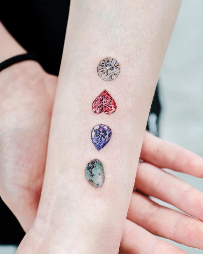 30+ дизайнов тату с бриллиантами: лучшие идеи роскошного боди-арта