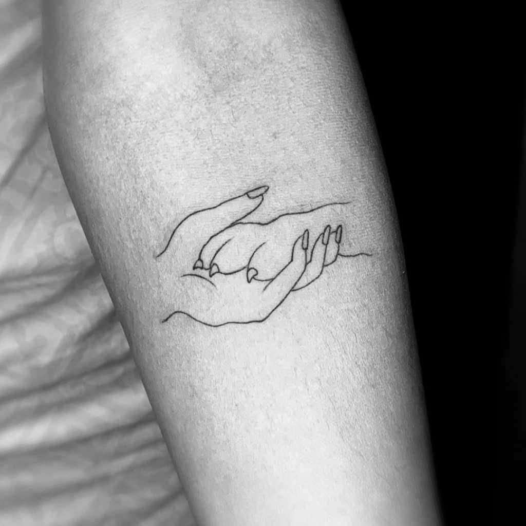 infini pate de chien, tatouage sur le poignet avant bras fe…