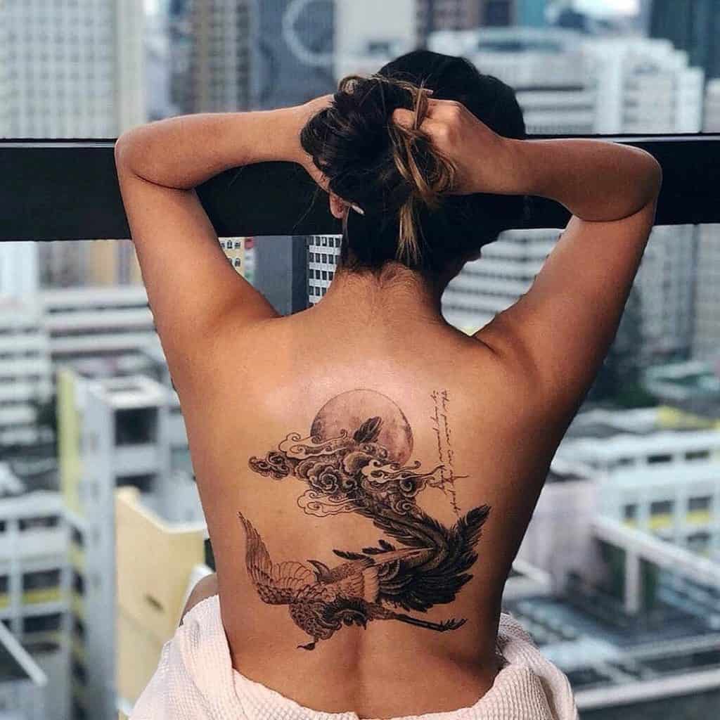 Длинная Татуировка на спине