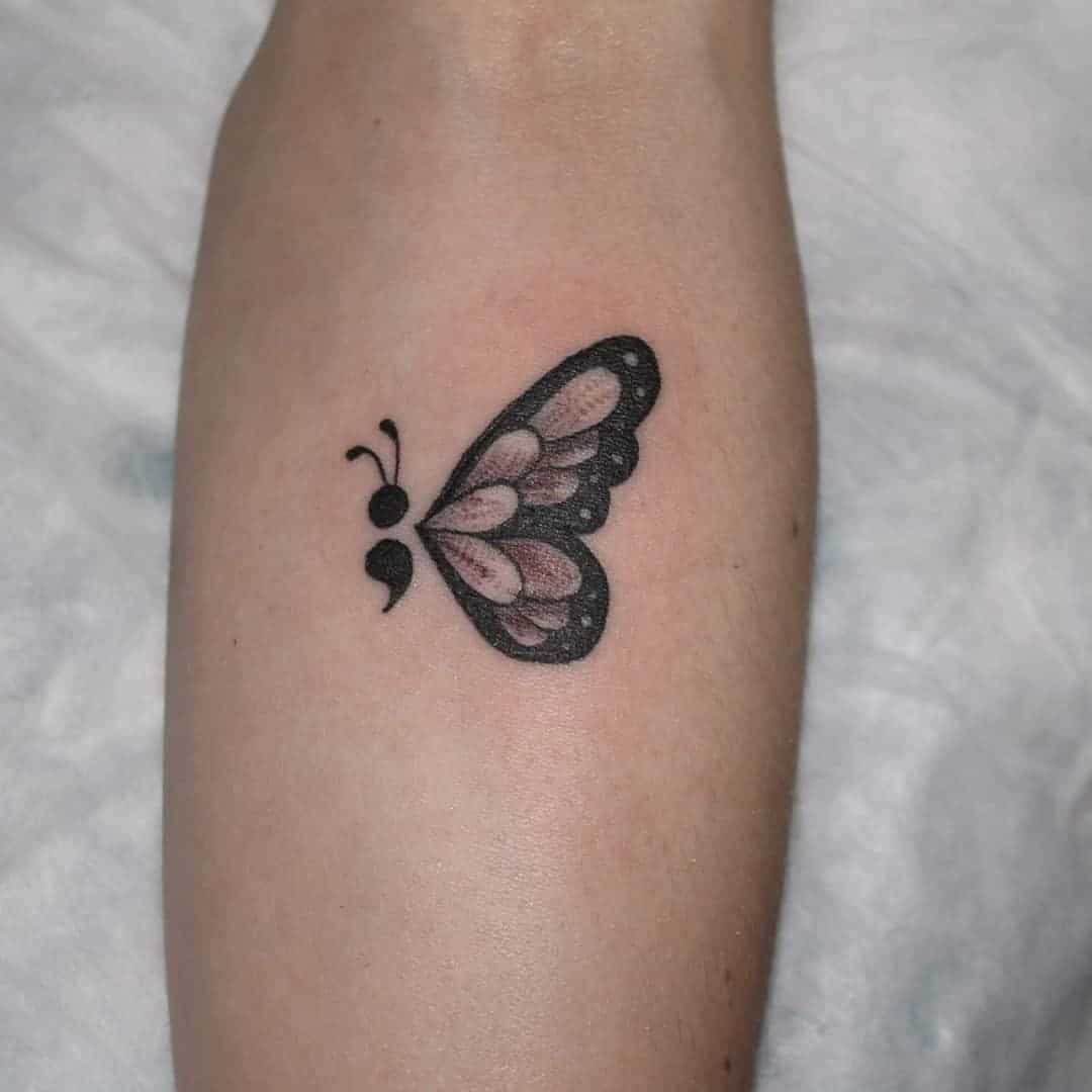 Что означает Татуировка$ бабочка с запятой