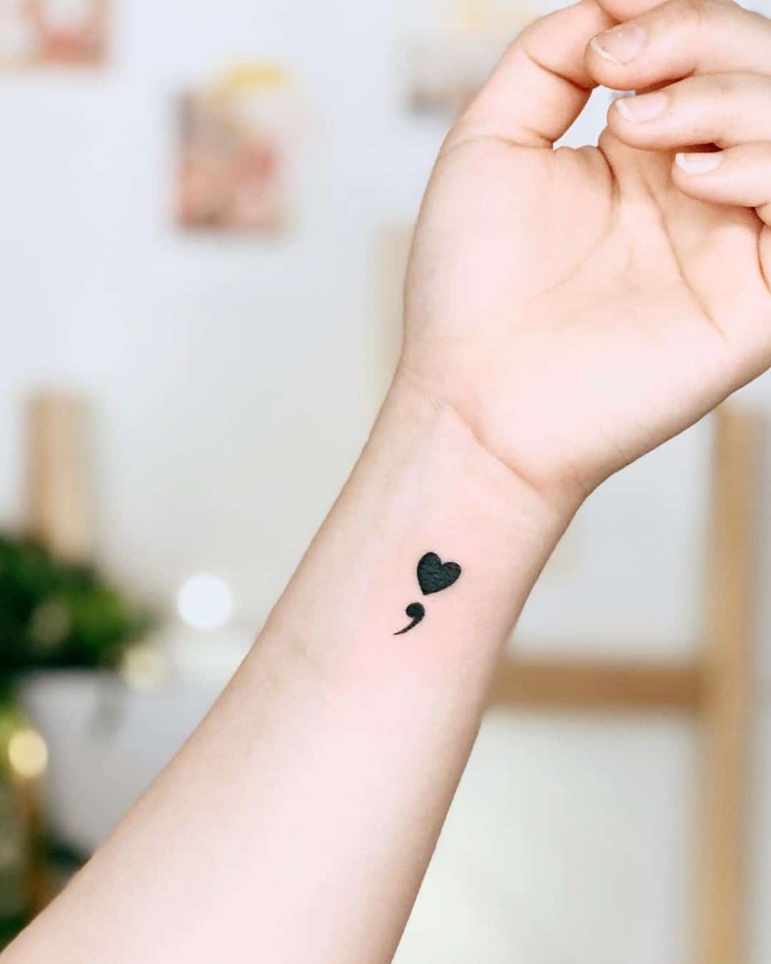 34 идеи дизайна татуировки с запятой (и их значение)