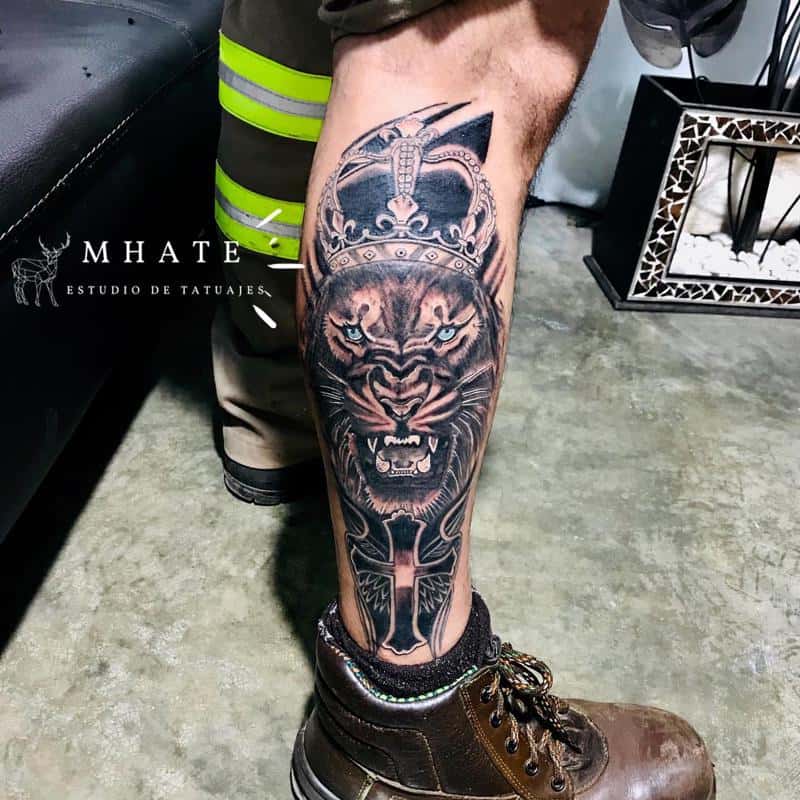 40 Мощный лев с татуировкой короны 2022 (значения и идеи дизайна)