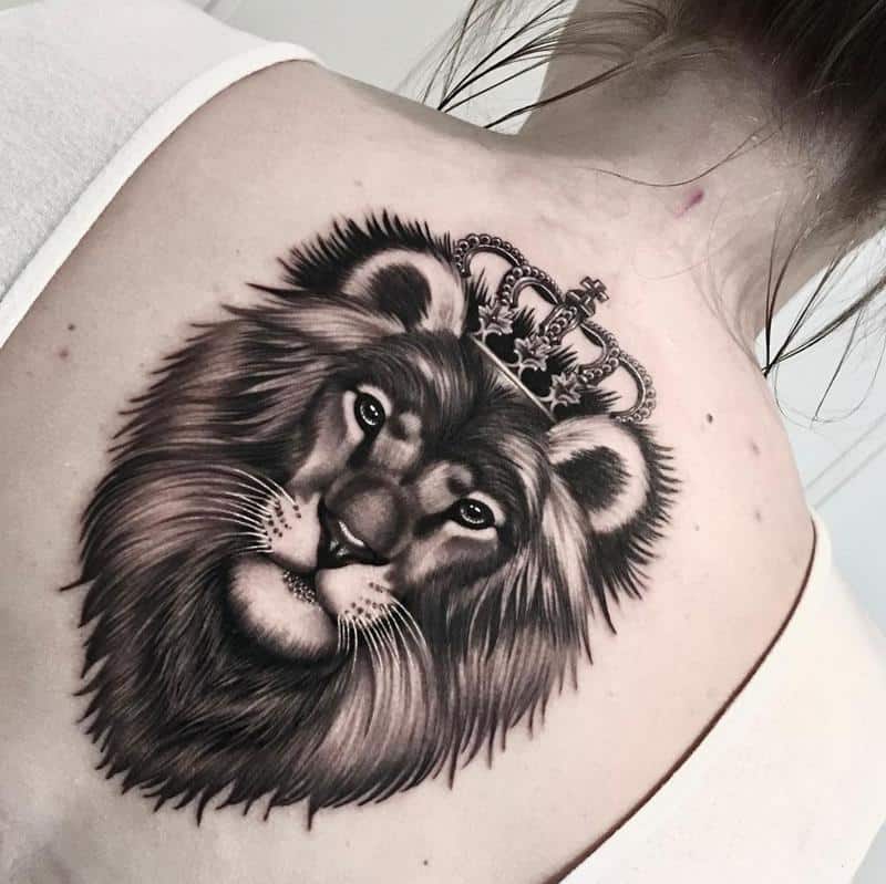 40 Мощный лев с татуировкой короны 2022 (значения и идеи дизайна)