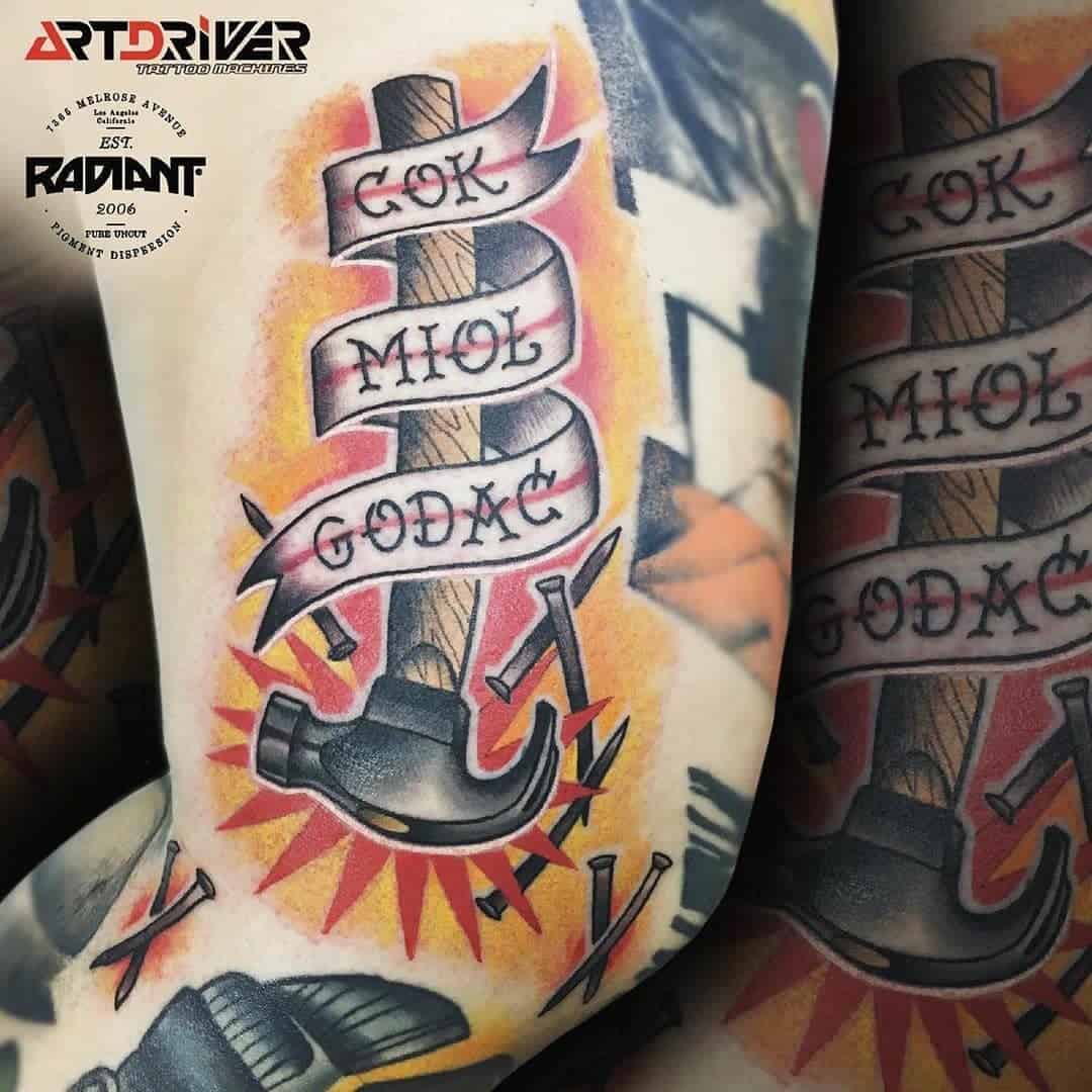 40+ уникальных идей дизайна татуировки молотка 2022 (черно-белые и цветные)