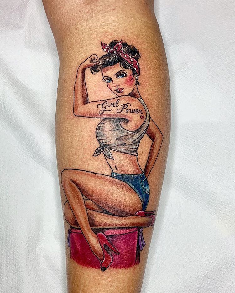 Классический дизайн татуировки девушки с юбкой в стиле пин-ап2. 