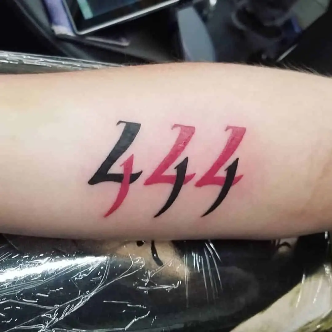 444 Syniadau Tatŵ Gorau o Ystyr Ysbrydol (Fersiwn 2022)