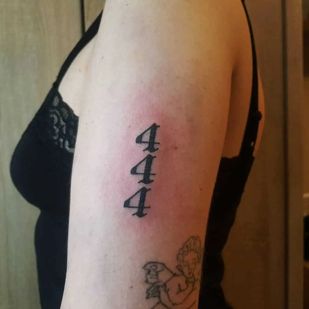 444 Syniadau Tatŵ Gorau o Ystyr Ysbrydol (Fersiwn 2022)