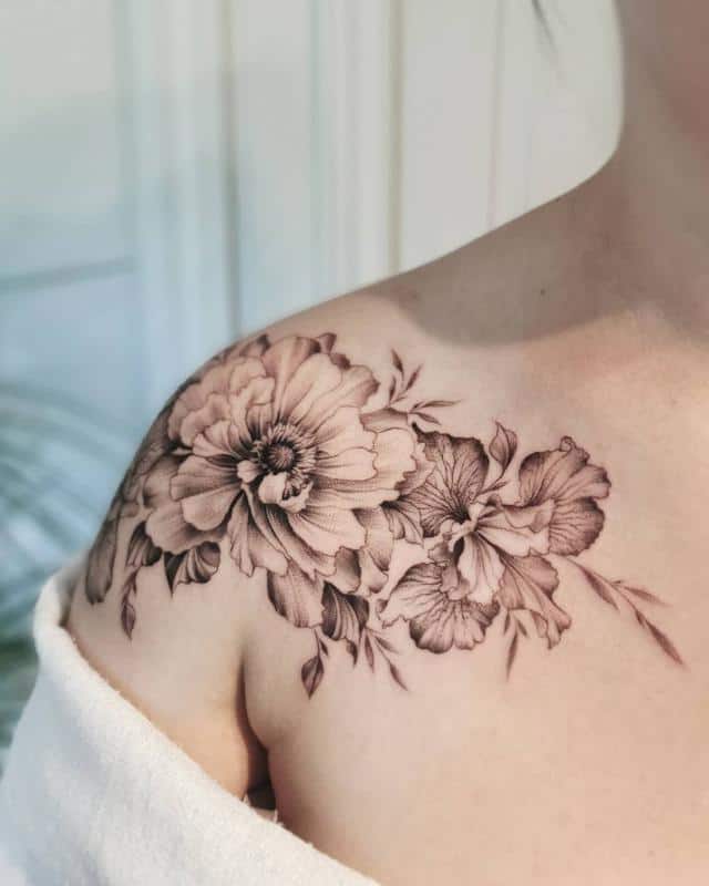 70+ идей татуировки цветов на плече (и их значение)