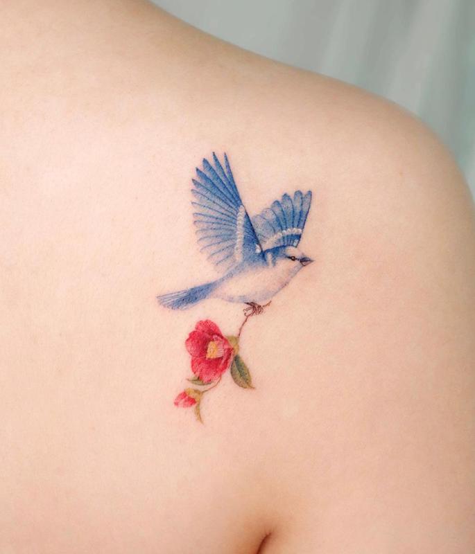 70+ ideer til tatoveringer med skulderblomst (og deres betydning) .