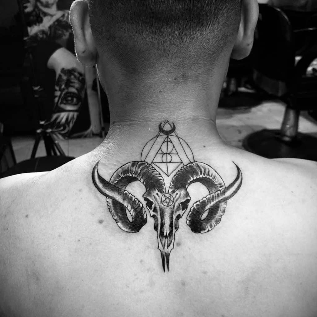 Оккультные Татуировки на шее
