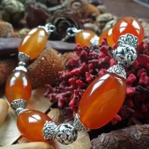 Бусы из сердолика — украшение, которое дарит здоровье
