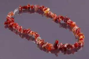 Бусы из сердолика — украшение, которое дарит здоровье